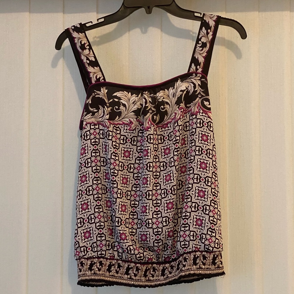 White House Black Market print sleeveless blouse w/ smocked waist. Size S.
